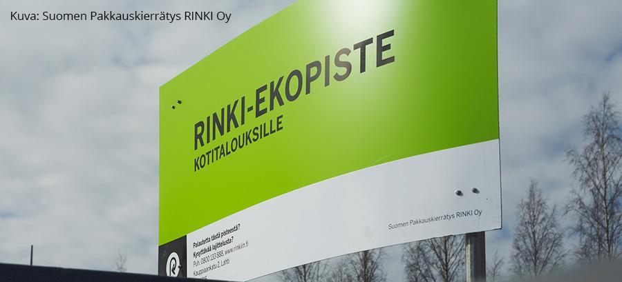 Kuvassa Rinki-ekopisteen vaaleanvihreä-valkoinen opastekyltti.